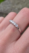 Load image into Gallery viewer, 2950- Vintage 14ct White Gold Natural Sparkling Diamonds 5-Stone Ring (0.5ct)
