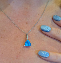 Load image into Gallery viewer, 2977: Vintage & Heavy 18ct White Gold Swiss Blue Topaz 5 Diamonds Pendant