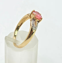 Load image into Gallery viewer, 2893: Vintage 18ct Gold Padparadscha Sapphire Diamonds Ring