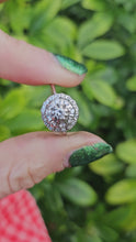 Cargar y reproducir el video en el visor de la galería, 0330: Vintage: 18ct White Gold 25 Diamonds Geometric Cluster Ring- Exquisite