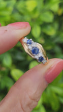 Cargar y reproducir el video en el visor de la galería, 0328: Vintage: 14ct Gold Cornflower Blue Sapphires Diamonds Ring