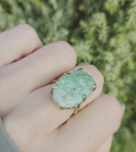 Load and play video in Gallery viewer, 6251 Vintage 9ct Gold Large Carved Chinese Jade Statement Ring