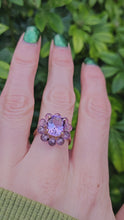 Cargar y reproducir el video en el visor de la galería, 0435: Vintage 9ct Gold 11 Lilac Amethysts Flower Head Ring-