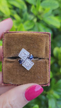 Cargar y reproducir el video en el visor de la galería, A0006: Vintage: 18ct White Gold Art Deco Design Blue Sapphires Diamonds Ring- Geometric set