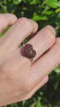 Cargar y reproducir el video en el visor de la galería, 6103 Vintage: 9ct White Gold Red Natural Diamonds Voluptuous Heart Shaped Cocktail Ring- total eye candy