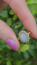 Cargar y reproducir el video en el visor de la galería, 0863 Vintage; 9ct Gold Cabochon-Cute Moonstone Ring-Date-Mark 1983