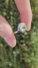 Cargar y reproducir el video en el visor de la galería, 1384: Vintage: 18ct White Gold Green Paraiba Tourmaline Diamonds Ring- Exquisite