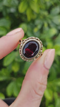 Cargar y reproducir el video en el visor de la galería, 0932: Vintage: 9ct Gold Garnet Signet Ring- classic in fine condition