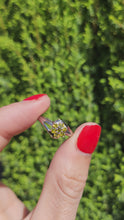 Cargar y reproducir el video en el visor de la galería, 6059 Vintage- 9ct White Gold 7 Yellow Diamonds Ring- Natural & rare