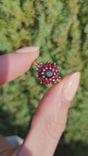 Cargar y reproducir el video en el visor de la galería, 1125: Vintage; 9ct Gold 11 Garnets Flower Head Cluster Ring- Date-Mark 1970 