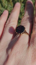 Cargar y reproducir el video en el visor de la galería, 1094: Vintage: 9ct Gold Round Cut Red Garnet Solitaire- Date Mark 1974
