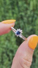 Load and play video in Gallery viewer, 2107: Vintage: 18ct White Gold Cornflower Blue 10 Natural Diamonds Halo Ring- Crisp, clean eye candy-
