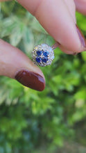 Cargar y reproducir el video en el visor de la galería, 8089: Vintage: (1965)- 18ct Gold Blue Sapphires 8 Round Cut Diamonds Cluster Ring- petite, sparkling, geometric set