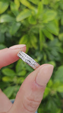 Cargar y reproducir el video en el visor de la galería, 1059: Vintage: 18ct White Gold Diamonds Stacker/Dress Ring- crisp, clean , eye candy