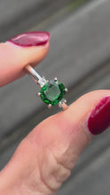 Load and play video in Gallery viewer, 2491 Vintage 18ct White Gold Chrome Diopside Natural Diamonds Dress Ring