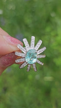 Cargar y reproducir el video en el visor de la galería, 1562: Vintage: 18ct White Gold Aquamarine Diamonds Starburst Ring- absolutely fabulous