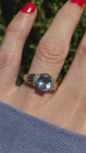 Cargar y reproducir el video en el visor de la galería, 1753: Vintage; 9ct Gold Large Swiss Blue Topaz Cocktail Ting- lovely cut an colour