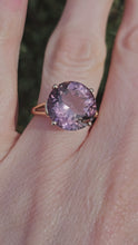 Cargar y reproducir el video en el visor de la galería, 1414: Vintage; 9ct Gold Round Cut Ametrine Cocktail Ring- exquisite