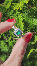 Load and play video in Gallery viewer, 1723: Vintage: 18ct Gold Emerald 32 Diamonds Dress Ring- elegant eye candy