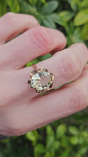 Cargar y reproducir el video en el visor de la galería, 0979: Vintage: 9ct Gold Yellow Citrine Solitaire Ring- mature hues, lovely colours