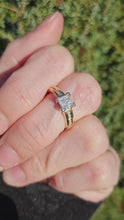 Cargar y reproducir el video en el visor de la galería, 1091: Vintage: 18ct Gold 16 Diamonds Dress Ring- High Calibre,, natural diamonds