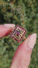 Cargar y reproducir el video en el visor de la galería, 1142: Vintage: 9ct Gol Art Deco Style Garnets Geometric Set Ring- Date- Mark 1972