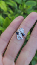 Cargar y reproducir el video en el visor de la galería, A0006: Vintage: 18ct White Gold Art Deco Design Blue Sapphires Diamonds Ring- Geometric set