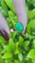 Load and play video in Gallery viewer, 6086 Antique: 22ct Gold Emerald Green Cabochon Chrysoprase Ring
