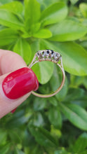 Cargar y reproducir el video en el visor de la galería, A9092: Vintage: 18ct Gold Cornflower Blue Sapphire Diamonds Ring- "3 stone straight"- lovely quality-