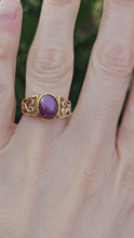 Cargar y reproducir el video en el visor de la galería, 0994: Vintage: 9ct Gold Cabochon Star Ruby Openwork Ring- a splendid example