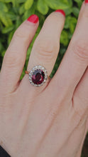 Cargar y reproducir el video en el visor de la galería, 0586: Vintage: 18ct Gold Almandine Garnet Diamonds Halo Ring- a beauty,