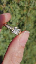 Cargar y reproducir el video en el visor de la galería, 1091: Vintage: 18ct Gold 16 Diamonds Dress Ring- High Calibre,, natural diamonds