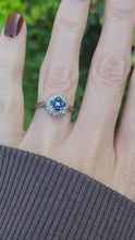 Cargar y reproducir el video en el visor de la galería, 8089: Vintage: (1965)- 18ct Gold Blue Sapphires 8 Round Cut Diamonds Cluster Ring- petite, sparkling, geometric set