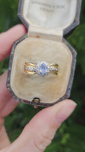 Cargar y reproducir el video en el visor de la galería, 1194: Vintage: 18ct Gold Ceylon Blue Sapphire 18 Diamonds Dress Ring- flows beautifully