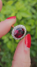 Cargar y reproducir el video en el visor de la galería, 0586: Vintage: 18ct Gold Almandine Garnet Diamonds Halo Ring- a beauty,