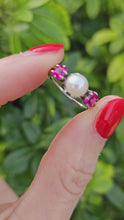 Cargar y reproducir el video en el visor de la galería, 0810: Vintage: 18ct White Gold Cultured Pearl Rubies 3_Stone Ring- eclectic design