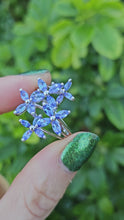 Cargar y reproducir el video en el visor de la galería, 0461: Vintage: 9ct White Gold Marquise Cut Tanzanites Floral Cocktail Ring-FAB
