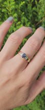 Load and play video in Gallery viewer, 1616: Vintage: 18ct Gold Cornflower Blue Sapphire Baguette Diamonds Ring- FAB