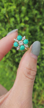 Cargar y reproducir el video en el visor de la galería, 9080: Vintage Old : 18ct Gold Turquoise Diamonds Flowerhead Ring- sparkling symmetr