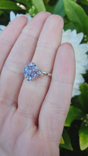 Cargar y reproducir el video en el visor de la galería, 6056: Vintage: 14ct White Gold Violet Blue Tanzanites Cluster Ring- crisp, sparkling eye candy