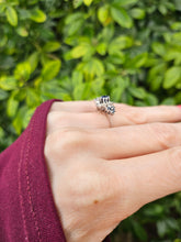 Cargar imagen en el visor de la galería, 0655: Vintage: 18ct White Gold French Blue Sapphires Diamonds Art Deco Style Ring- Date Mark 1975