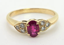 Cargar imagen en el visor de la galería, 2332 Vintage: 18ct Gold Ruby Diamonds Trefoil Set Ring- Lovely piece