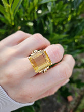 Cargar imagen en el visor de la galería, 1449: Vintage: 18ct Gold Large Square Cut Citrine Cocktail Ring- UPDATED