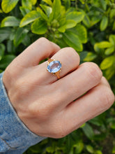 Cargar imagen en el visor de la galería, 0931: Vintage: 18ct Gold Blue Aquamarine Solitaire Ring- LUSH!