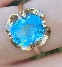 Load image into Gallery viewer, 6465 Vintage: 9ct Gold Faceted Cut Swiss Blue Topaz ring - From 1976