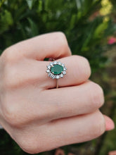 Cargar imagen en el visor de la galería, 1338: Vintage: 18ct White Gold Emerald (0.5ct) Diamonds (0.5ct) Ring- beautifully balanced,