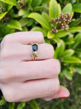 Cargar imagen en el visor de la galería, 1323: Vintage: 9ct Gold Australian Blue Sapphire Art Deco Style Ring
