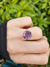 Cargar imagen en el visor de la galería, 0971: Vintage & Old: 9ct Gold Round Cut Amethyst Solitaire Ring- mature hues.