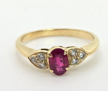 Cargar imagen en el visor de la galería, 2332 Vintage: 18ct Gold Ruby Diamonds Trefoil Set Ring- Lovely piece
