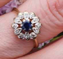 Load image into Gallery viewer, 6052 Vintage & Old: 18ct Gold Blue Sapphire 12 Diamonds Flower Head Ring